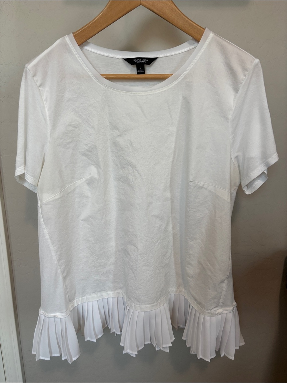 Simply Vera Vera Wang White Short Sleeve Tee with Pleated Hem